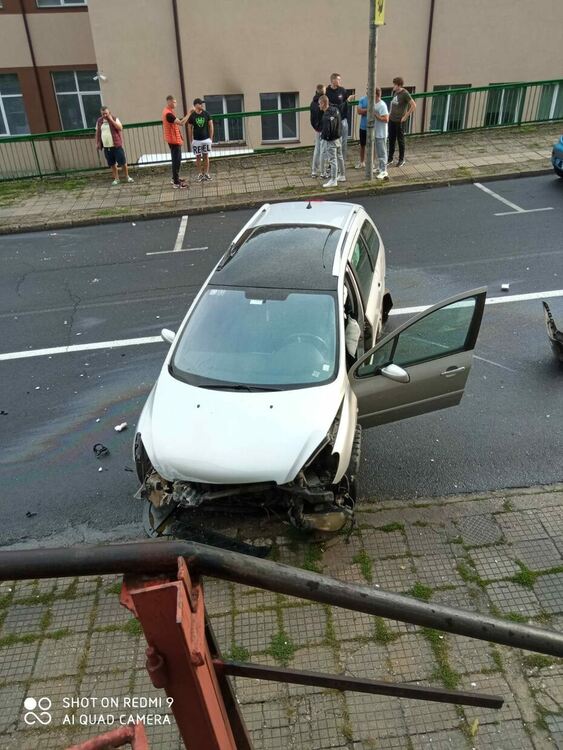 Кола се заби в къща на ул. "Наталия" в квартал Райково