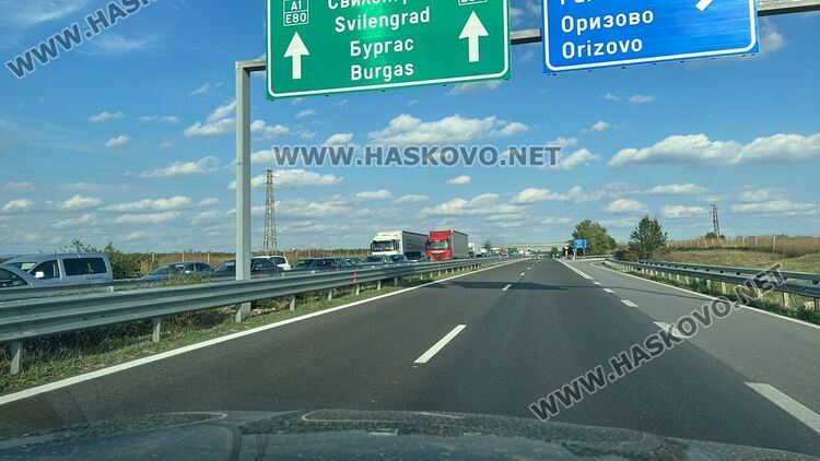 Близо 10 км задръстване на АМ „Тракия” заради изгорял камион