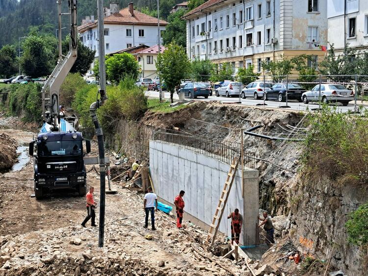 Изграждат нов мост в Мадан, който ще облекчи движението в центъра
