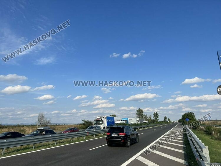 Близо 10 км задръстване на АМ „Тракия” заради изгорял камион