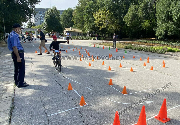 С приложно колоездене започна празничната програма за Деня на Хасково