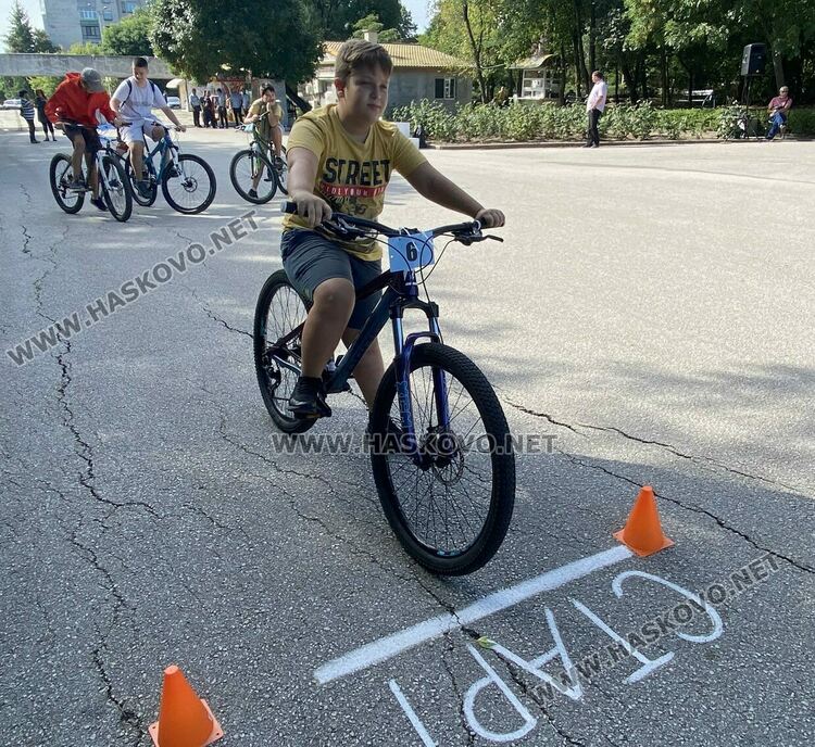 С приложно колоездене започна празничната програма за Деня на Хасково