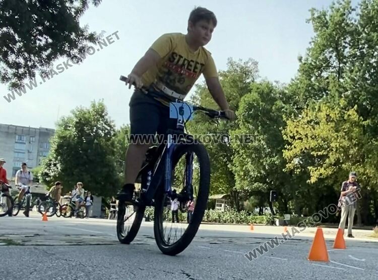 С приложно колоездене започна празничната програма за Деня на Хасково