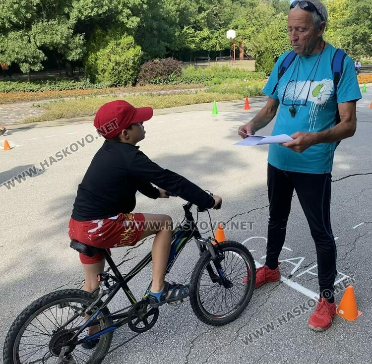 С приложно колоездене започна празничната програма за Деня на Хасково
