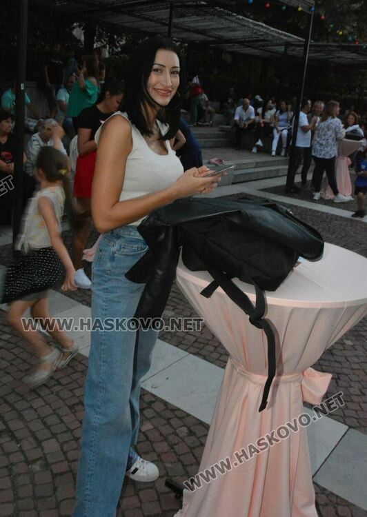 Хасковлии се забавляваха под звездите на пиано бар на открито