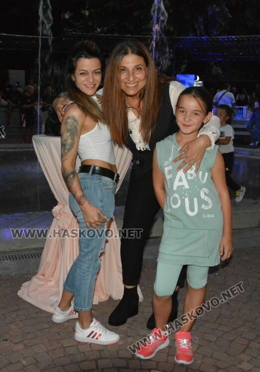 Хасковлии се забавляваха под звездите на пиано бар на открито