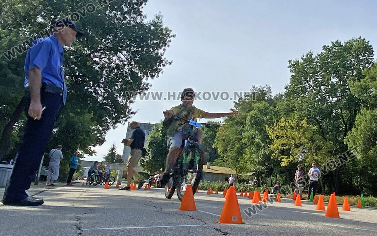 С приложно колоездене започна празничната програма за Деня на Хасково