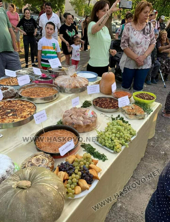 Представителите на три етноса във Войводово се събраха на празник на плодородието