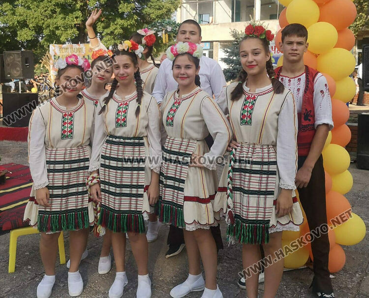 Представителите на три етноса във Войводово се събраха на празник на плодородието