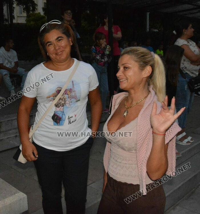 Хасковлии се забавляваха под звездите на пиано бар на открито