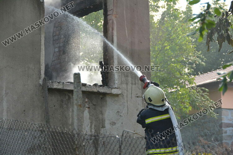 Къща изгоря в Тракиец