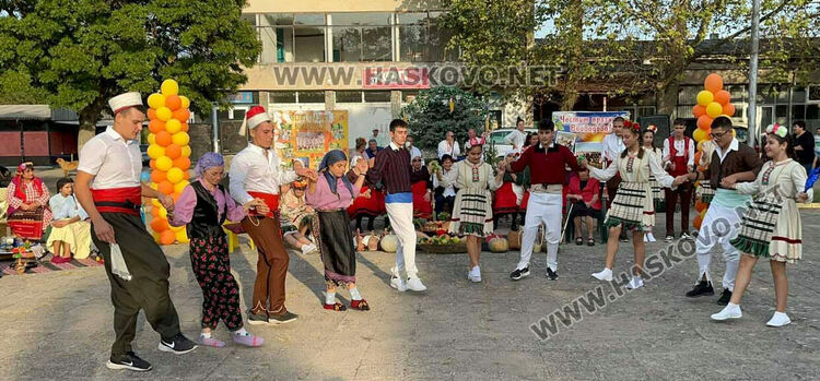 Представителите на три етноса във Войводово се събраха на празник на плодородието