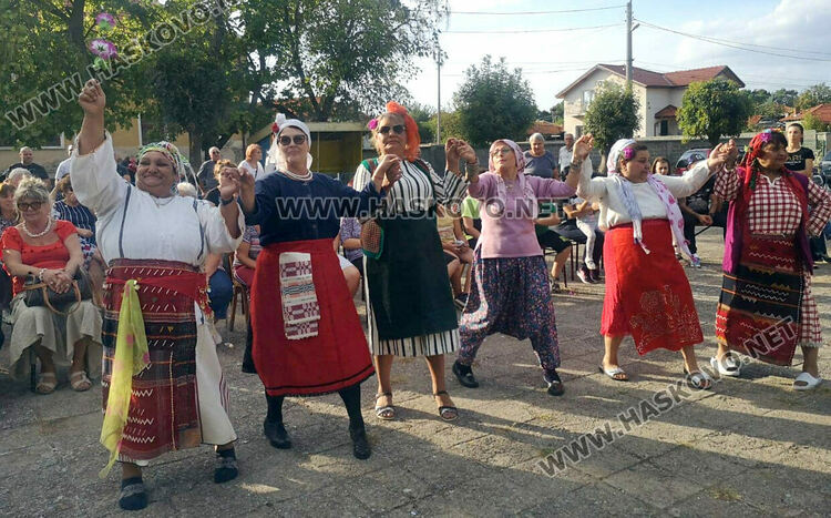 Представителите на три етноса във Войводово се събраха на празник на плодородието