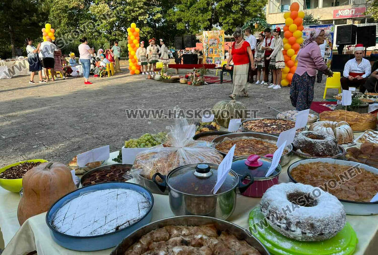 Представителите на три етноса във Войводово се събраха на празник на плодородието