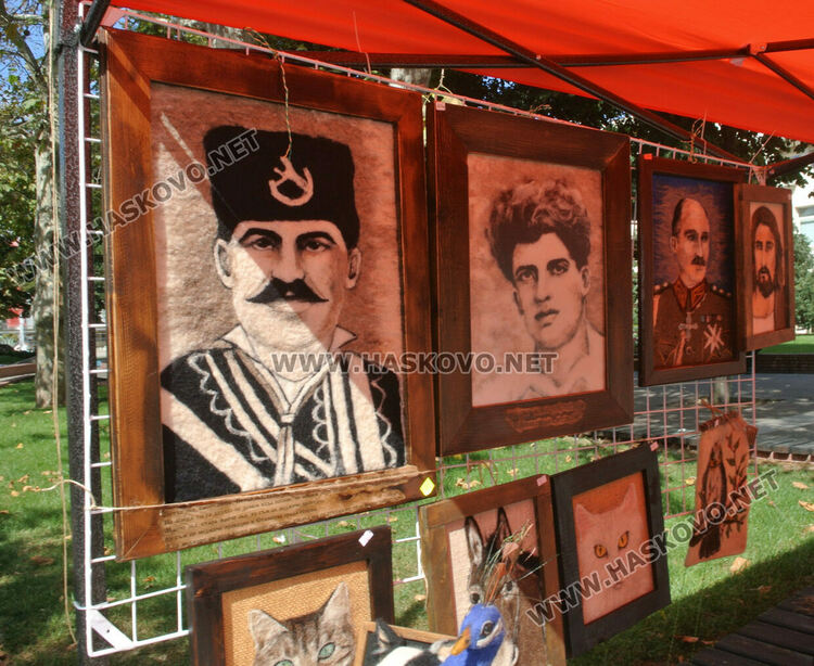 Уличка на занаятите в центъра на Хасково