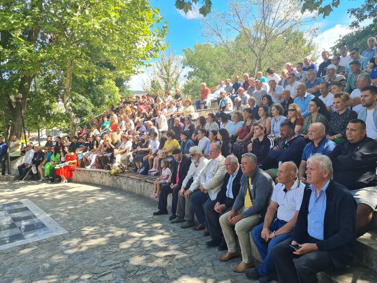 ДПС - Момчилград откри предизборната си кампания в парк "Нури Адалъ"