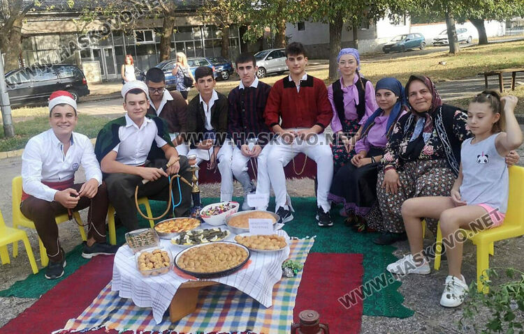 Представителите на три етноса във Войводово се събраха на празник на плодородието