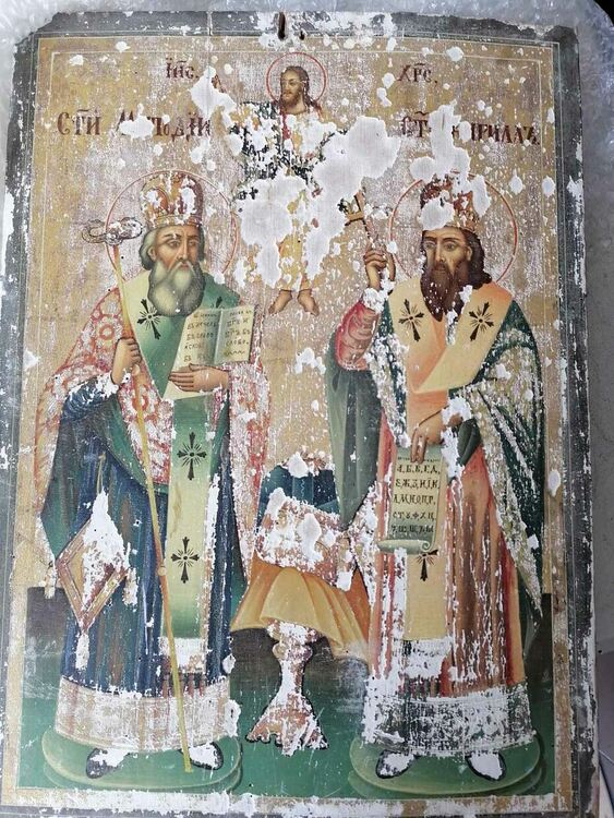 Военен от Хасково спаси икони, захвърлени по границата с Турция