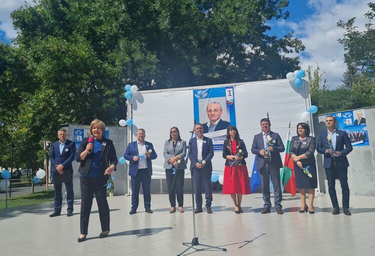 ДПС - Момчилград откри предизборната си кампания в парк "Нури Адалъ"