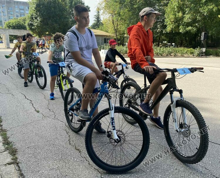 С приложно колоездене започна празничната програма за Деня на Хасково