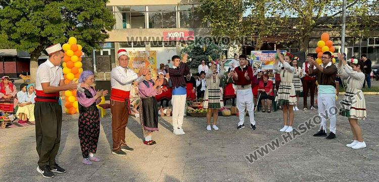 Представителите на три етноса във Войводово се събраха на празник на плодородието