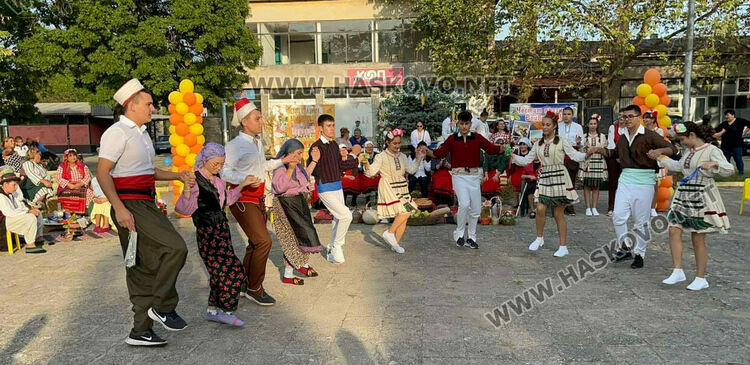 Представителите на три етноса във Войводово се събраха на празник на плодородието