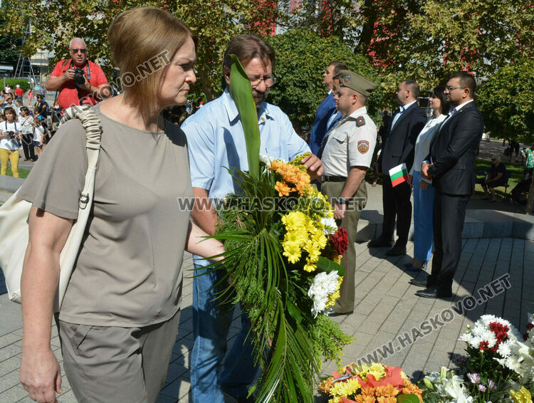 Хасково чества 137 г. от Съединението на България, изви се голямо хоро