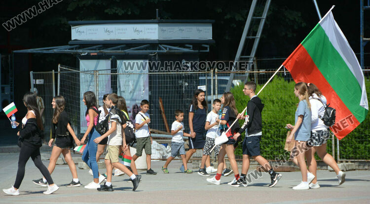 Хасково чества 137 г. от Съединението на България, изви се голямо хоро