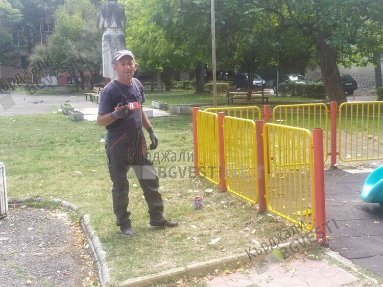 Обновиха детската площадка в Попската градинка след публикация на Кърджали бг вести