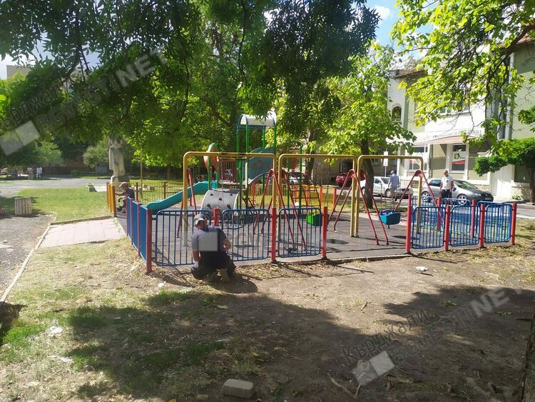 Обновиха детската площадка в Попската градинка след публикация на Кърджали бг вести