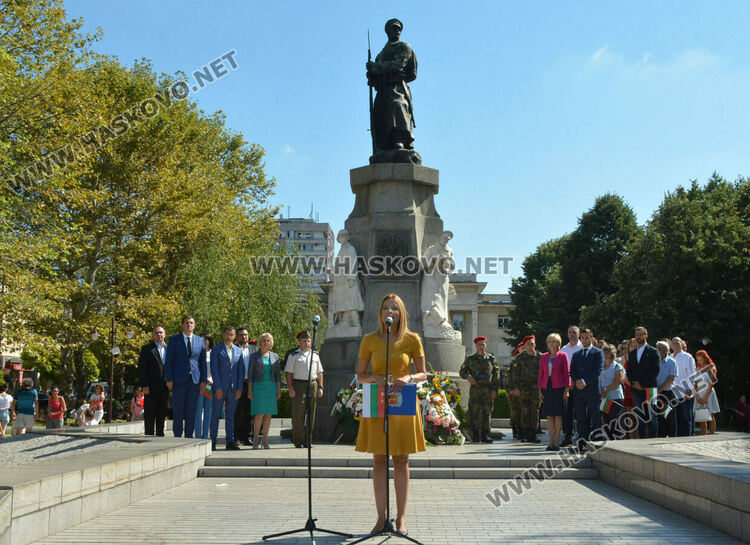 Хасково чества 137 г. от Съединението на България, изви се голямо хоро