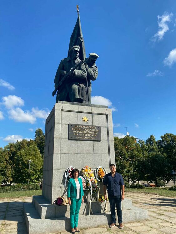 Цвета Караянчева и активът на ГЕРБ с поклон пред дейците на Съединението