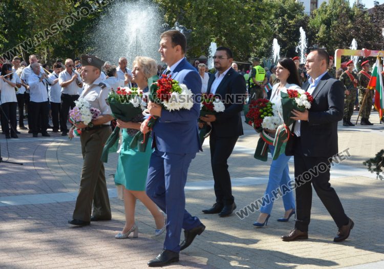 Хасково чества 137 г. от Съединението на България, изви се голямо хоро