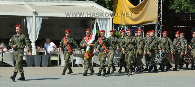 Хасково чества 137 г. от Съединението на България, изви се голямо хоро