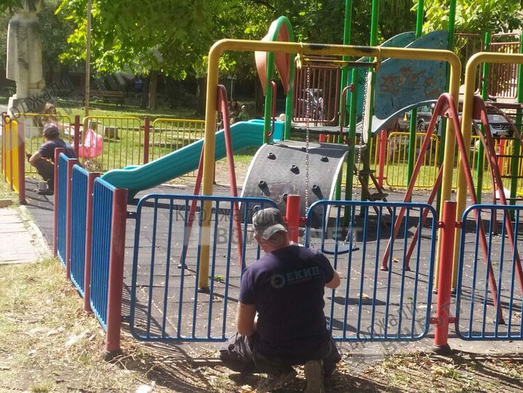Обновиха детската площадка в Попската градинка след публикация на Кърджали бг вести