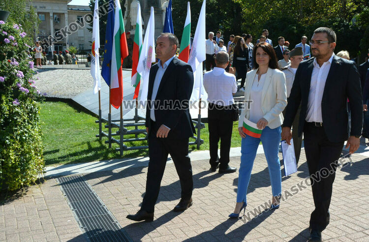 Хасково чества 137 г. от Съединението на България, изви се голямо хоро