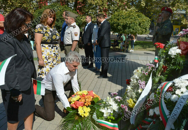 Хасково чества 137 г. от Съединението на България, изви се голямо хоро