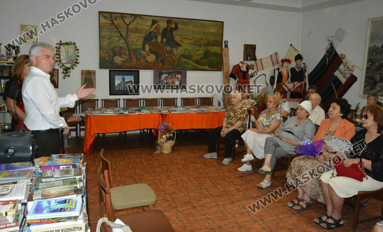 Тракийци почетоха творците на Хасково