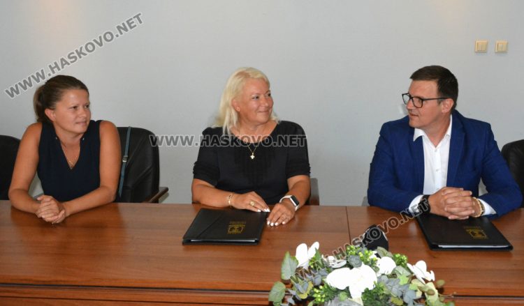 Община Хасково и българско училище в Гърция подписаха меморандум за сътрудничество