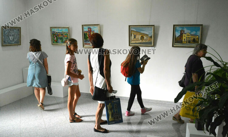 Автори от цялата страна запечатаха дъха на Хасково в своите картини