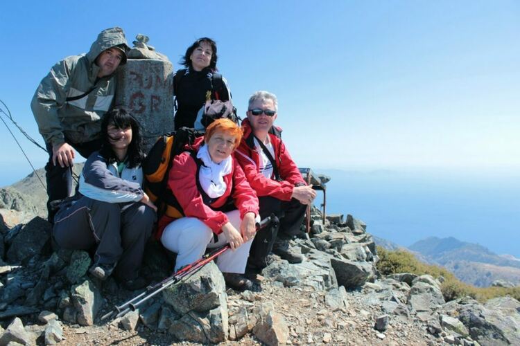 Първомайци изкачиха Фенгари по пълнолуние