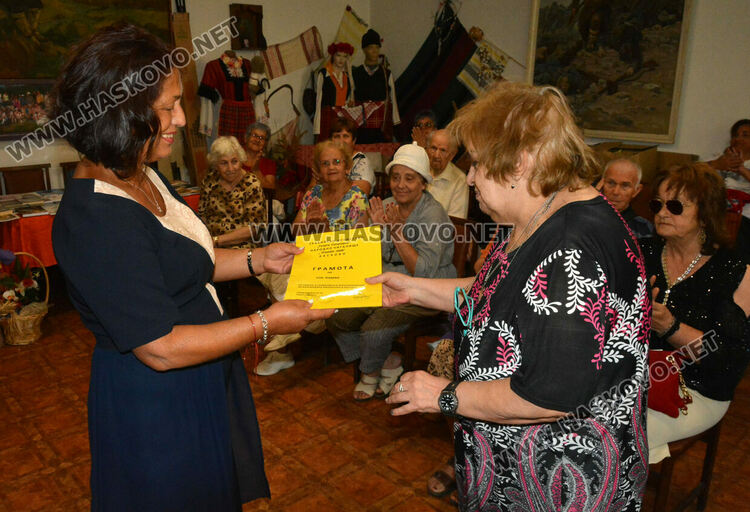 Тракийци почетоха творците на Хасково