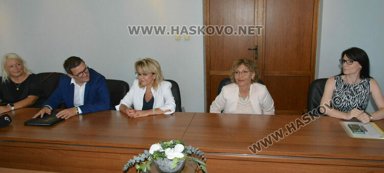 Община Хасково и българско училище в Гърция подписаха меморандум за сътрудничество
