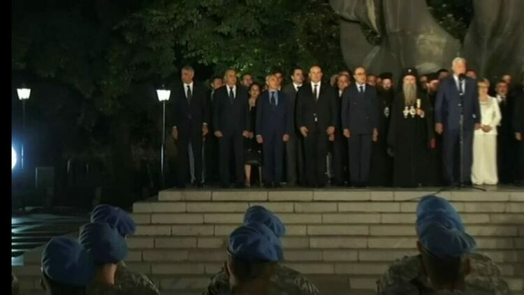 Митрофанова (в бяло вдясно) стоеше точно зад президента Румен Радев освен по времето, в което реч произнасяше кметът на града