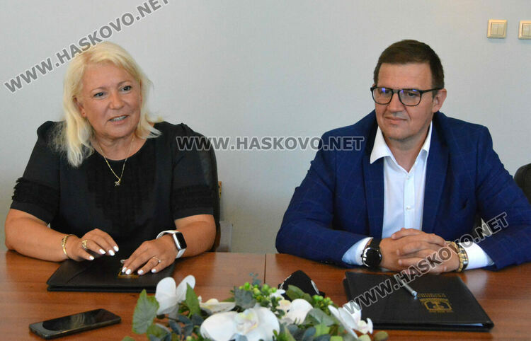 Община Хасково и българско училище в Гърция подписаха меморандум за сътрудничество