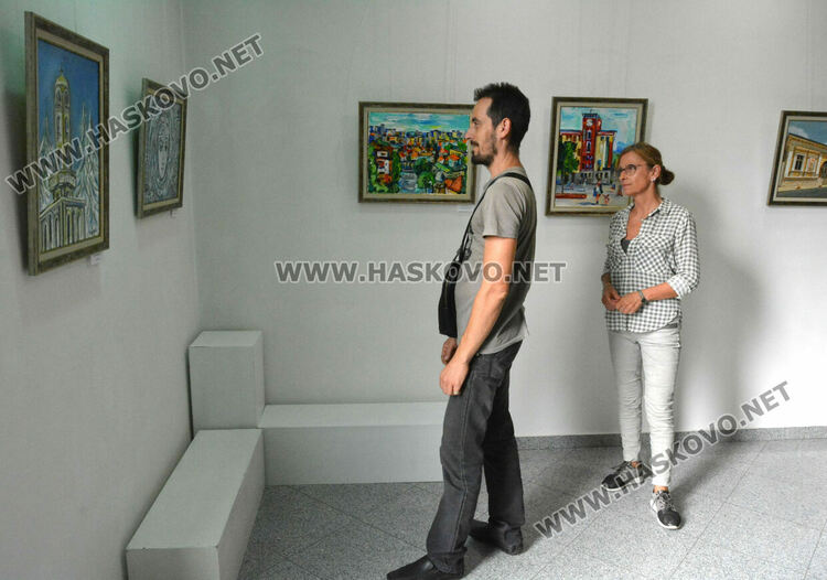 Автори от цялата страна запечатаха дъха на Хасково в своите картини