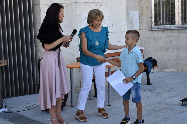 "Шарена ваканция" приключи с пъстър празник пред Градската библиотека 