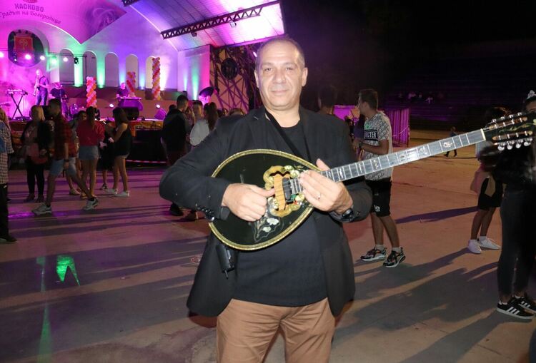 Хасковлии пяха и танцуваха с Милко Калайджиев и гост-звезди от Гърция 