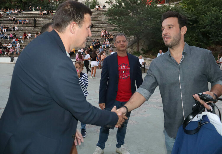 Хасковлии пяха и танцуваха с Милко Калайджиев и гост-звезди от Гърция 