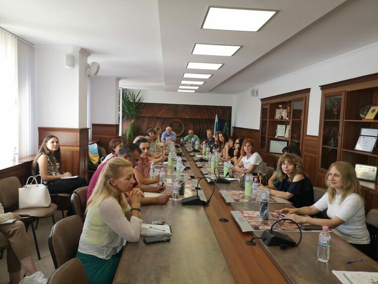 Алтернативни форми на отопление обсъжда кметът с директори на училища и детски градини в Димитровград